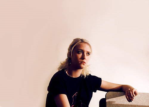 shorten naomi campbell skins gif dimensions: 500x360 size: 499kb