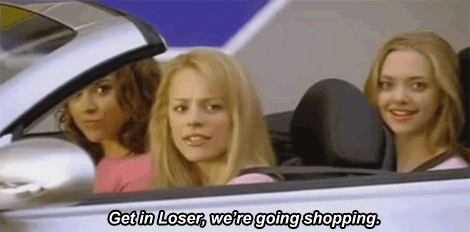 personagens de meninas malvadas em carro conversível falam: "Entre no carro perdedora, nós vamos fazer compras"