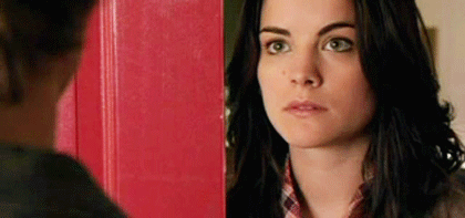 this gif has everything: qd, jaimie alexander, jessi xx!
