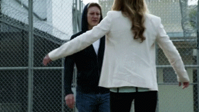 emily vancamp revenge gif