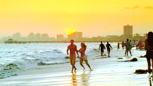 Resultado de imagen de beach couple gif