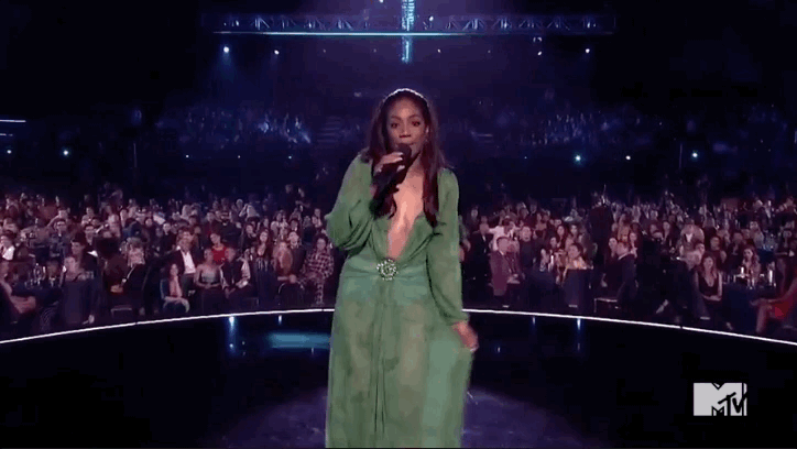 a specified link while rendering a gif preview on facebook and