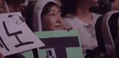 Джено из NCT DREAM остановил свою благодарственную речь на MMA, чтобы исполнить просьбу фанатки