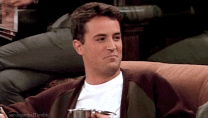 Gif de Chandler, dans Friends, qui se met à rire puis à faire la tête d'un coup