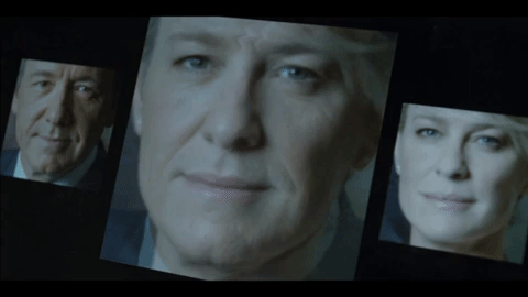 Francis Underwood sempre gostou de games. Desde a primeira temporada, pudemos vê-lo jogando Call Of Duty e outros jogos do gênero. Depois passou para outros dispositivos, jogando Agar.io com Will Conway no celular, ou um jogo "de princesa" Monument Valley no tablet, após ler em uma revista um release de Tom Yates. Francis Underwood sempre gostou de games. Desde a primeira temporada, pudemos vê-lo jogando Call Of Duty e outros jogos do gênero. Depois passou para outros dispositivos, jogando Agar.io com Will Conway no celular, ou um jogo "de princesa" Monument Valley no tablet, após ler em uma revista um release de Tom Yates.