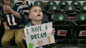 niño en un partido de NBA sabe que gracias a la conexión humana puede tener sueños de tener y vivir en un mejor mañana.- Blog Hola Telcel