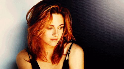 Kristen Stewart Smiling GIF - Find & Share on GIPHY