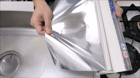 Японец сделал острый нож из обычной фольги и даже показал его в деле нож из фольги, нож из макарон, нож своими руками, как сделать нож видео