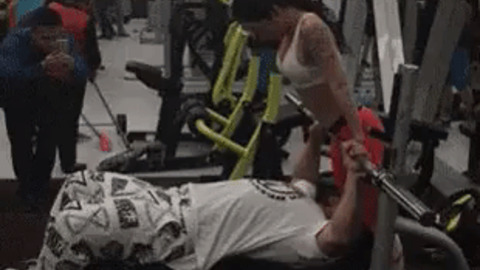 How to pick up chicks at gym