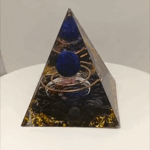 Orgonite Pirâmide com Obsidiana - Stay Positive – Energia Espiritual – Novidades – SANTO STILO