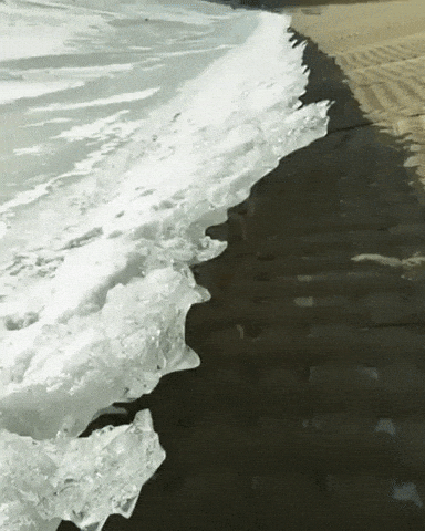 Frozen waves in random gifs
