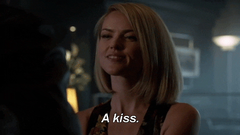 A Kiss GIFs - Find & Share on GIPHY