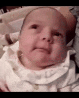 GIF baby cringe para Instagram