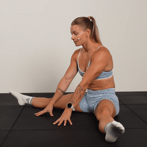 Straddle Compression Lift demonstration