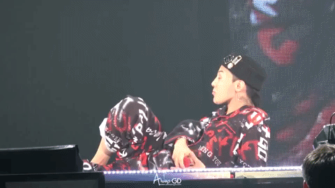 Cười ngất với lý do G-Dragon mặc Pyjamas lên sân khấu biểu diễn BIGBANG Daesung G-Dragon KPOP Kwon Ji Yong Pyjamas Seungri Taeyang
