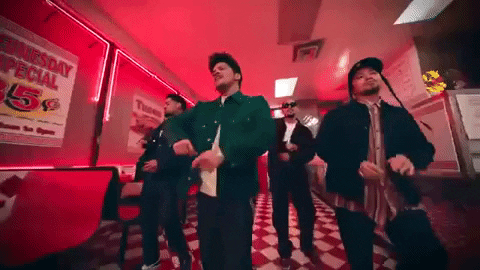 https://media.giphy.com/media/2YbUtLV36Q7KufLe8d/giphy.gif