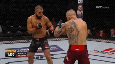 John Makdessi went crazy with right hands on Ross Pearson