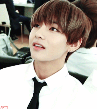 Taehyung GIFs - Find & Share on GIPHY