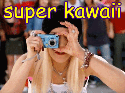 Gwen-Stefani-Holding-A-Camera-While-Saying-Super-Kawaii