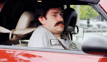 homem-carro-escondendo