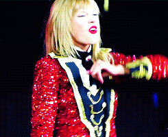 Taylor Swift Dancing GIF - Find & Share on GIPHY