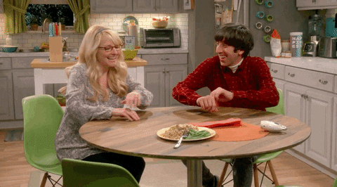 Animated image of Melissa Rauch and Simon Helberg in 'The Big Bang Theory'