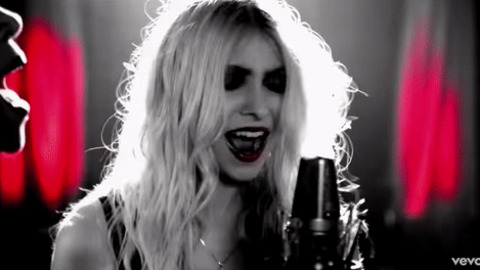 Taylor Momsen GIFs - Find & Share on GIPHY