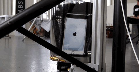 Thử độ bền của Samsung Galaxy S7 và iPhone 6s Giphy