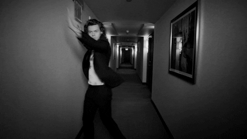 One Direction dancing harry styles vertigo hallway GIF