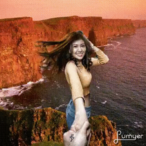 正妹求大神p掉后面的印度人，热心P图高手接力恶搞让网友笑翻