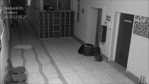 призрак в школе, призрак видео, призрак попал на камеру, призрак на камере