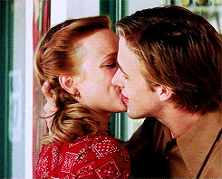 Ryan Gosling Kiss GIF - Find & Share on GIPHY