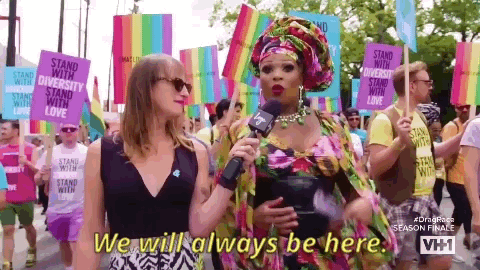Drag queen en una marcha LGBT+