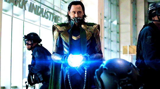 Ở Avengers: End game, Loki đã lấy được khối và dịch chuyển đến chiều không gian khác, tránh được cái chết của bản thân. (Ảnh: Internet)