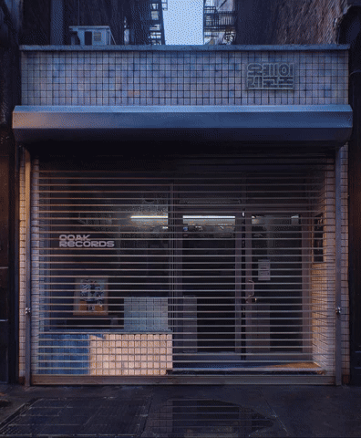 Мин Хи Джин сталкивается с критикой из-за ИИ-тизеров для нового агентства: фанаты ставят под сомнение её фирменный стиль 9 Мин Хи Джин сталкивается с критикой из-за ИИ-тизеров для нового агентства: фанаты ставят под сомнение её фирменный стиль