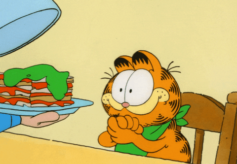 Garfield a punto de comerse una lasagna