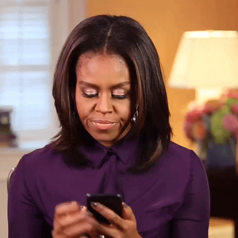 Michell Obama probando el truco de los estados de WhatsApp.- Blog Hola Telcel 