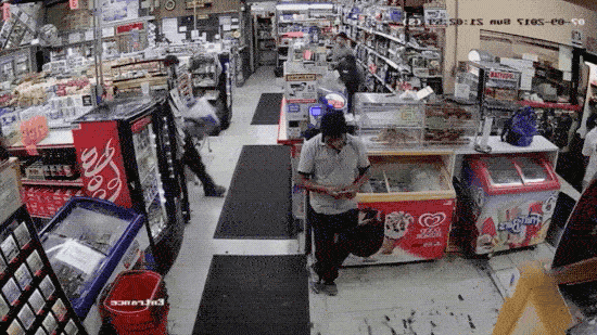 15 раз, когда полицейские оказались в нужное время в нужном месте полиция там где нужна, гифки с полицейскими, полицейские оказались в нужное время в нужном месте