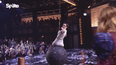 middle finger anne hathaway wrecking ball lip sync challenge
