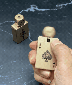 Encendedores All-In en la mesa de póker