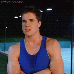 ENTITY reports on Robbie Amell.