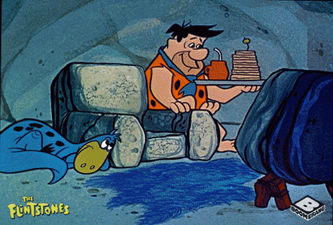Fred Flintstone assistindo TV