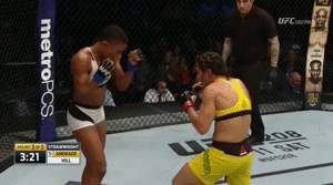 Angela hill uses her defensive craft to hang with Jessica Andrade late in the third. 