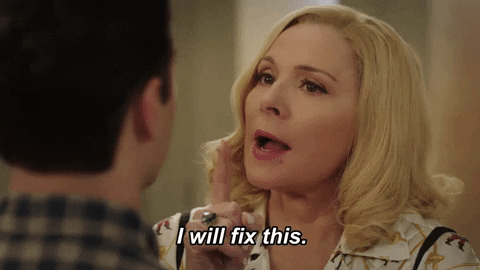 mujer diciendo que arreglará su smartphone por ella misma.- Blog Hola Telcel