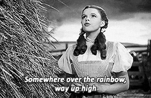 Dorothy chante Somewhere over the rainbow dans le Magicien d'Oz