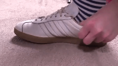 Как спрятать шнурки в кроссовки? 5 способов убрать шнурки