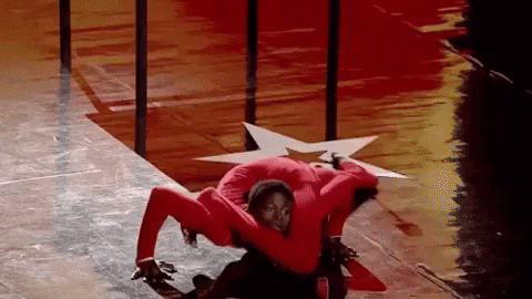 пыталась примерить каблуки, упала с каблуков, неудачная примерка каблуков, на высоких каблуках видео