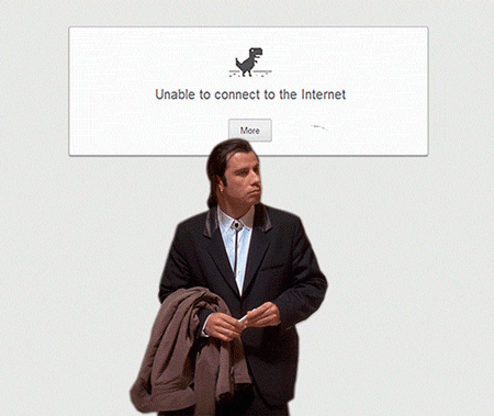 GIF do meme do John Travolta perdido, tendo como fundo uma foto do erro do Google Chrome sem conexão com internet.