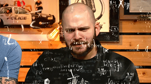 un homme en pleine réflexion mathématique