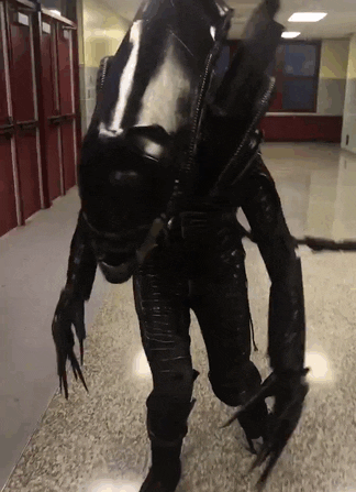 Школьники поставили спектакль по «Чужому», всё выглядит коряво, но очень круто Школьники поставили спектакль по «Чужому», всё выглядит коряво, но очень круто